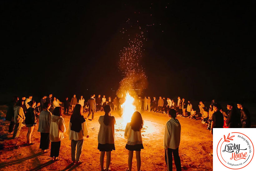 Giới thiệu về trải nghiệm đốt lửa trại tại Lucky House
